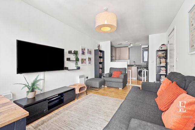 Flat 107, London photo 3