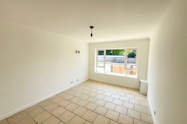 Maisonette to rent in Camp Road, St.Albans