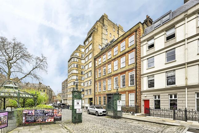 Studio to rent in Florin Court, Charterhouse Square, London