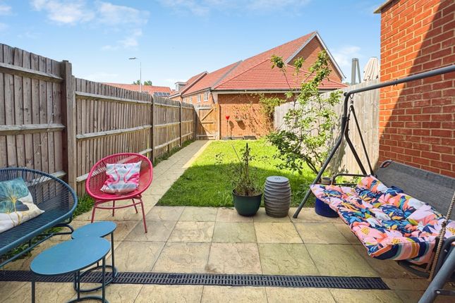 11, Woodland Close, Wokingham photo 4