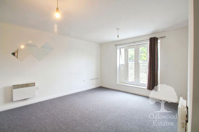 24, Hawkes Close, Langley photo 4
