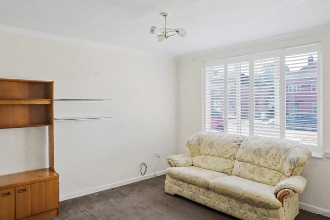 78, Linton Avenue, Borehamwood photo 3