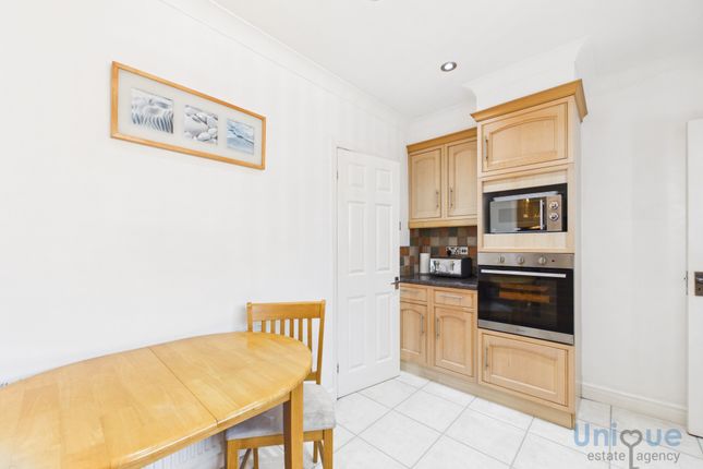 123, Ringway, Thornton-Cleveleys photo 3