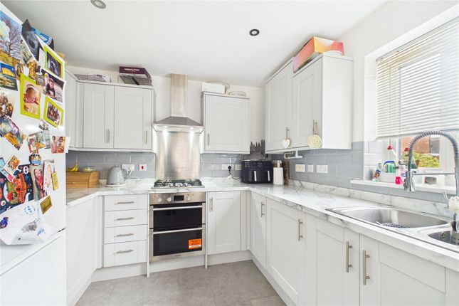 37, Eagle Way, Bracknell photo 3