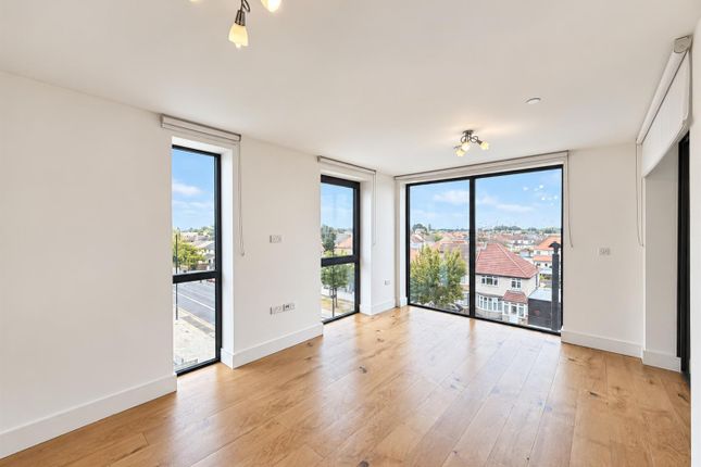 Flat 15, Meadow House, 371 Staines Road, Hounslow photo 2