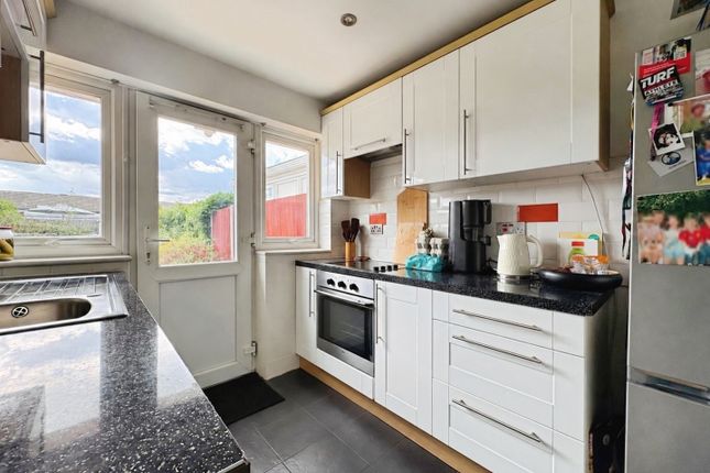 8, Elm Lane, Tongham photo 4