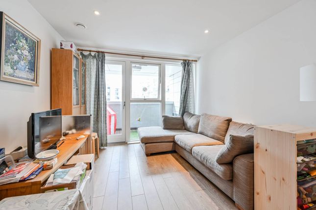 Flat for sale in Bessemer Place, North Greenwich, London
