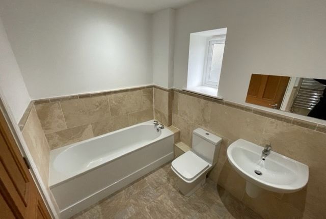 Flat 8, 170, Town Street, Leeds photo 4