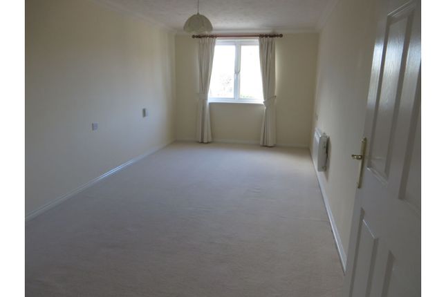 34 Matthews Lodge, Station Road, Addlestone photo 4