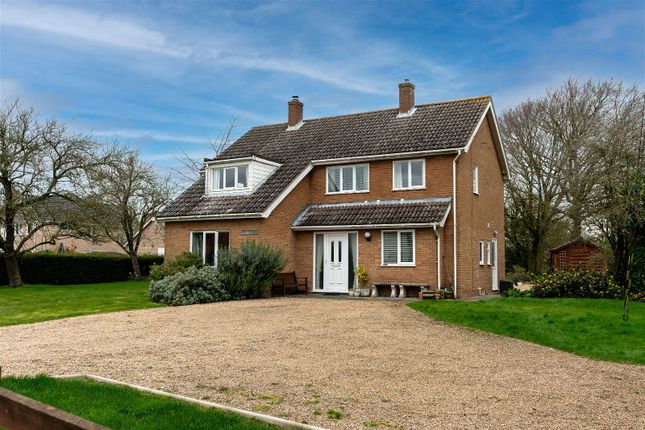 Thumbnail Detached house for sale in Vicarage Road, Wingfield, Diss