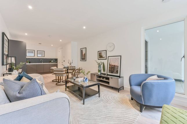 Flat for sale in The Residence, Clapham North