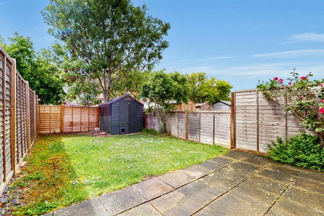 13, Arlott Crescent, Milton Keynes photo 2