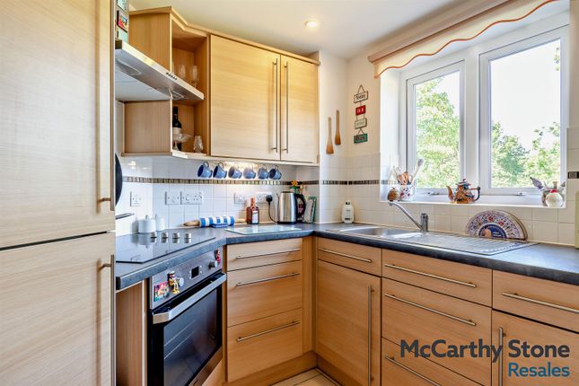 21 Eadhelm Court, Penlee Close, Edenbridge photo 3