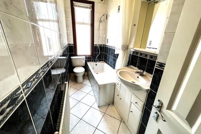 End terrace house for sale in Blythswood Road, Seven Kings, Ilford