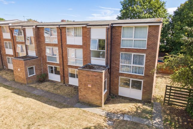 26 Epping Green, Hemel Hempstead, Hertfordshire photo 4