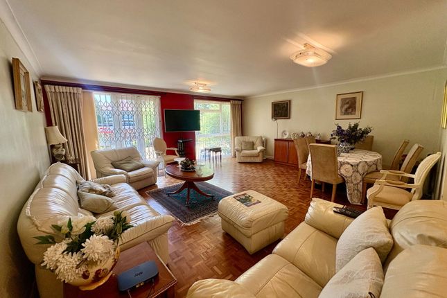 3 Windermere Hall, Stonegrove, Edgware photo 2