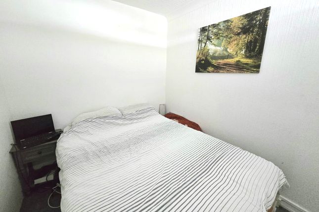 13, Tiptree Drive, ENFIELD photo 3