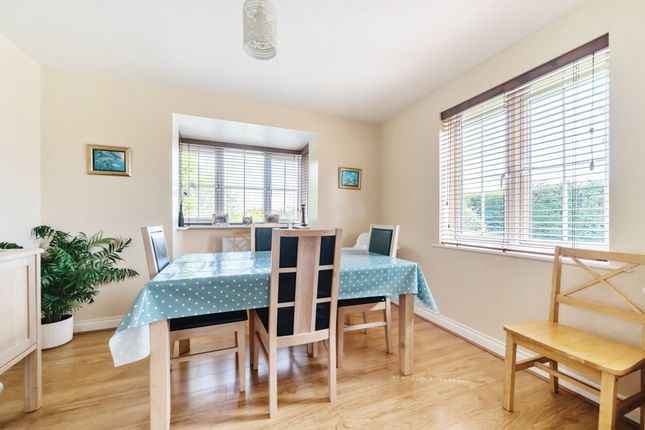 3 Greenway Walk, Chichester photo 4