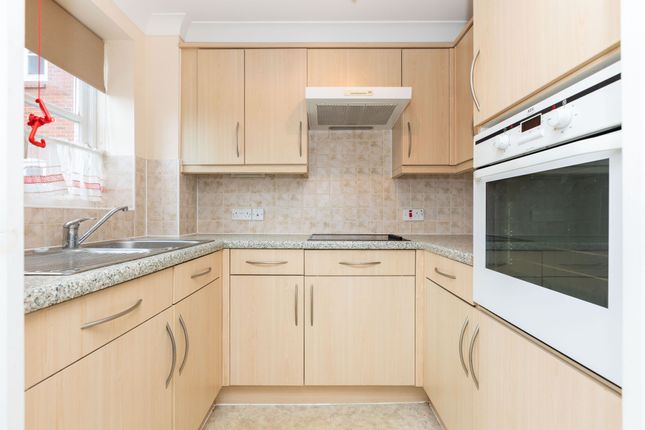 8 Whitings Court, Hitchin photo 2