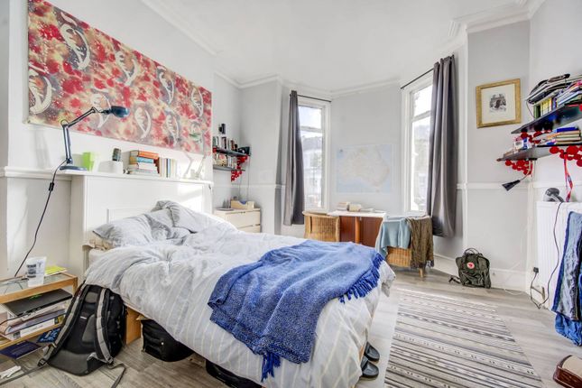 Flat for sale in Victoria Road, Queen's Park, London