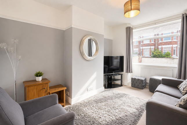 17 Edgeware Avenue, Hull photo 2
