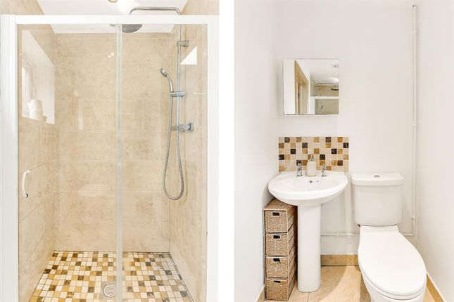 Philpotts_Ensuite Paired.Jpg