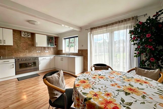 39 Avenue Road, Romford photo 4