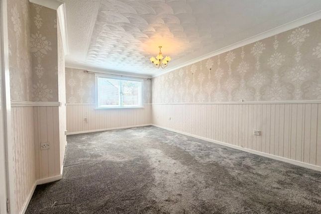 18, Crowhill Crescent, Airdrie photo 2