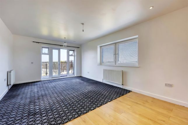36, Clovelly Court, 10 Wintegreen Boulevard, West Drayton photo 3