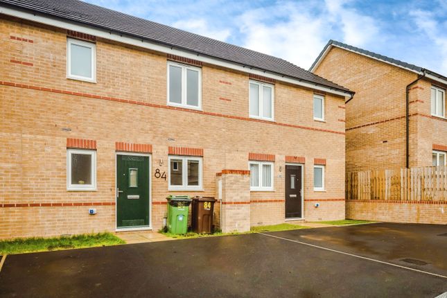 Town house for sale in Little Wood Crescent, Wakefield, West Yorkshire