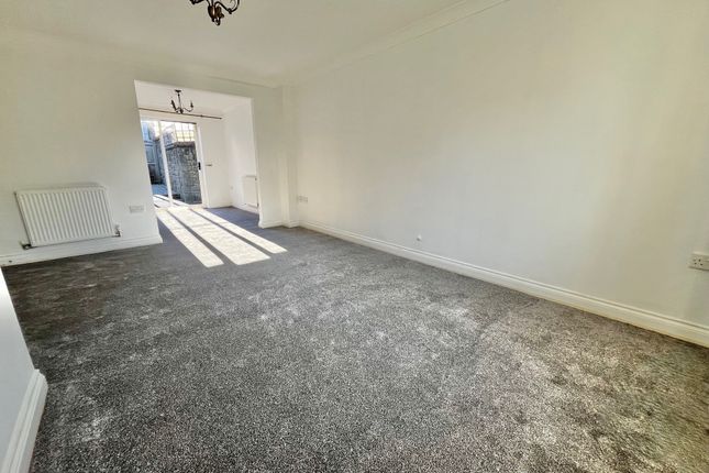 10, Claytonia Close, Roborough photo 2