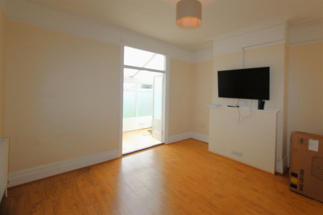 16, Stuart Road, Gillingham photo 3