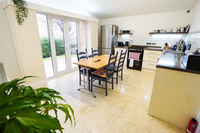 2, Layton Drive, Chesterfield photo 3