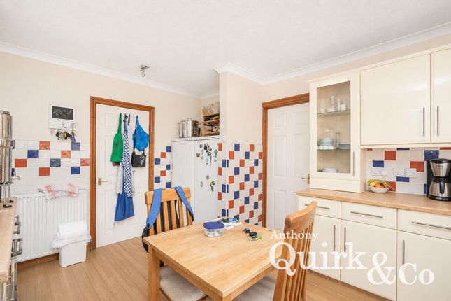 51, Mayland Avenue, Canvey Island photo 3