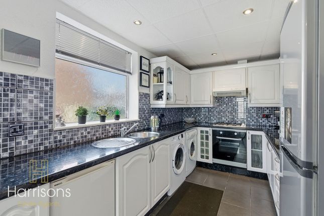 18, Heaton Avenue, Bolton photo 4