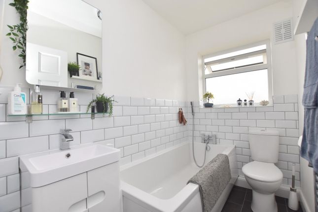 45, Wakefield Way, Hythe photo 3