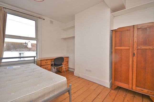 Terraced house to rent in Cobden Road, Brighton