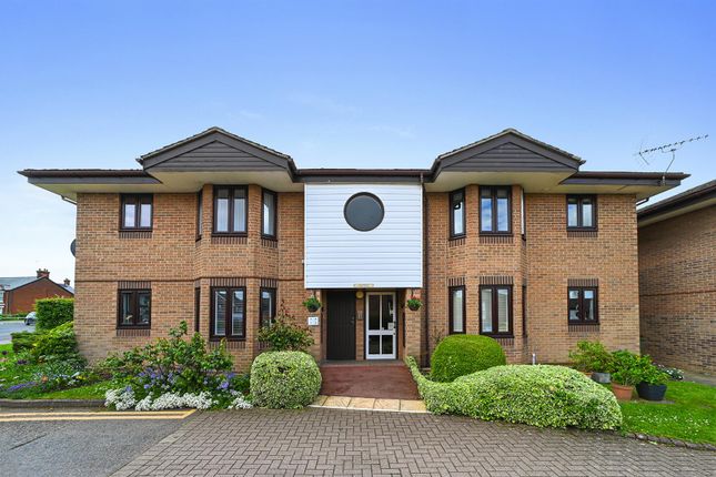 Thumbnail Flat for sale in Swan Court, Mistley, Manningtree