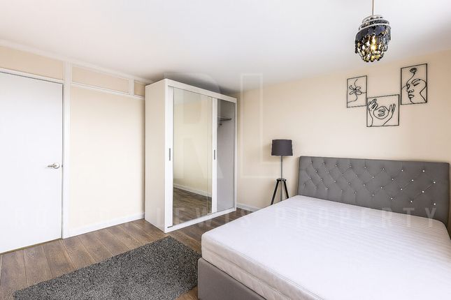 51 Honiton House, Enfield photo 5