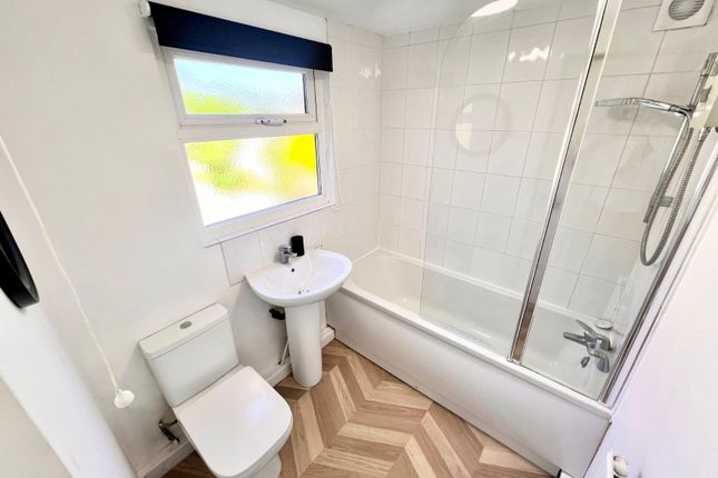 51, Queensgate, East Riding of Yorkshire photo 5