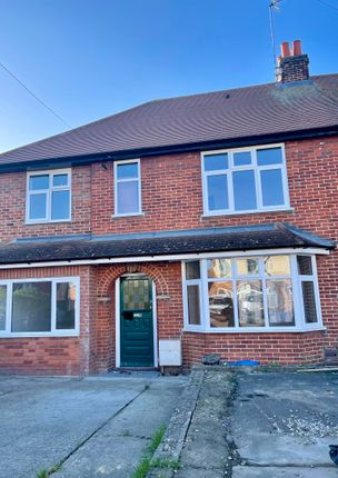 Thumbnail Property to rent in Smythies Avenue, Colchester