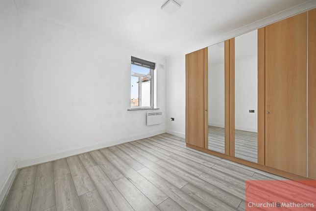 Flat to rent in Fortune Gate Road, London