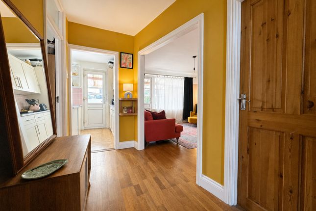 4, Craven Close, Rochford photo 2
