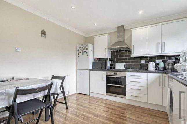 53, Tyefields, Basildon photo 5