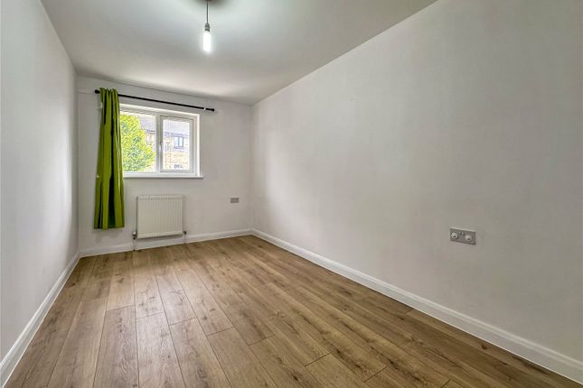 8, Humber Close, West Drayton photo 4