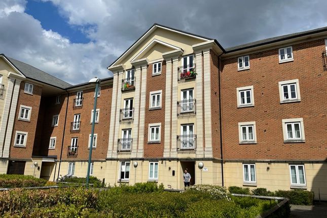 Thumbnail Flat for sale in Brunel Crerscent, Swindon