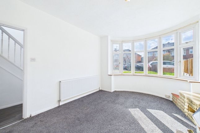 25, Acacia Avenue, Leicester photo 3