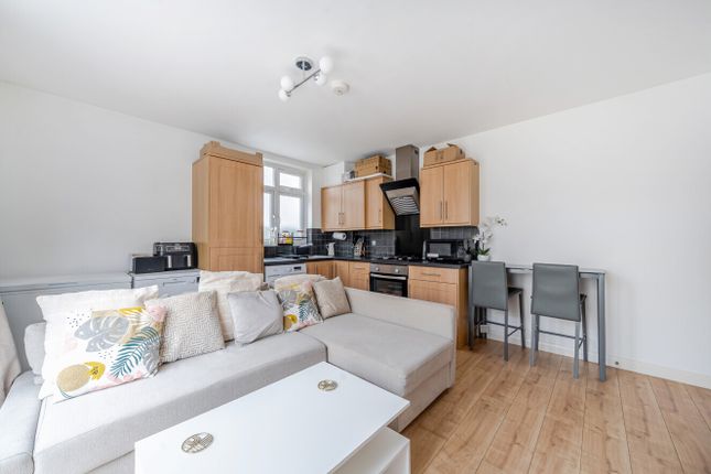 Flat B, 46-48, Meopham Road, Mitcham photo 3