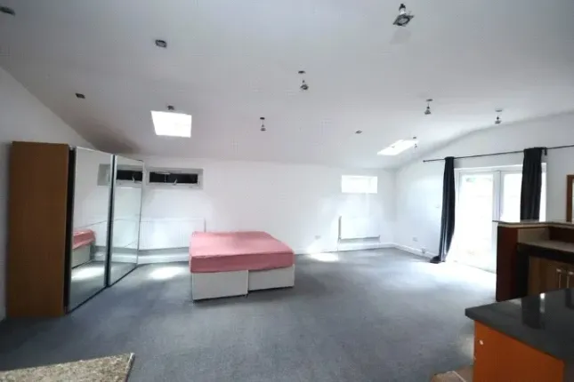 14 Barlow Road, Acton photo 3