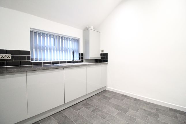 Flat 4, 118, Loughborough Road, Nottingham photo 4
